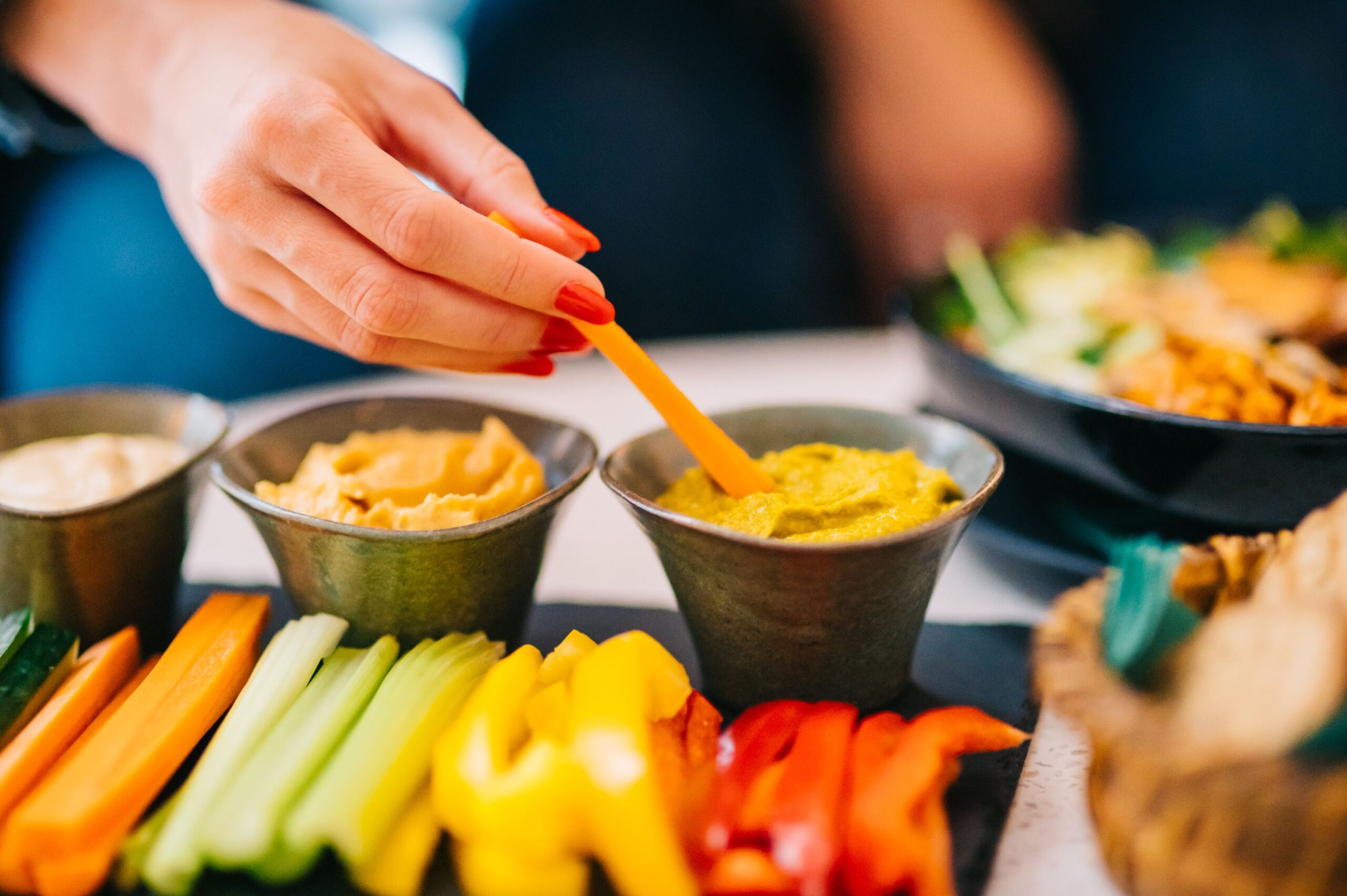 Colorful vegetable platter with hummus dip for a low calorie snack